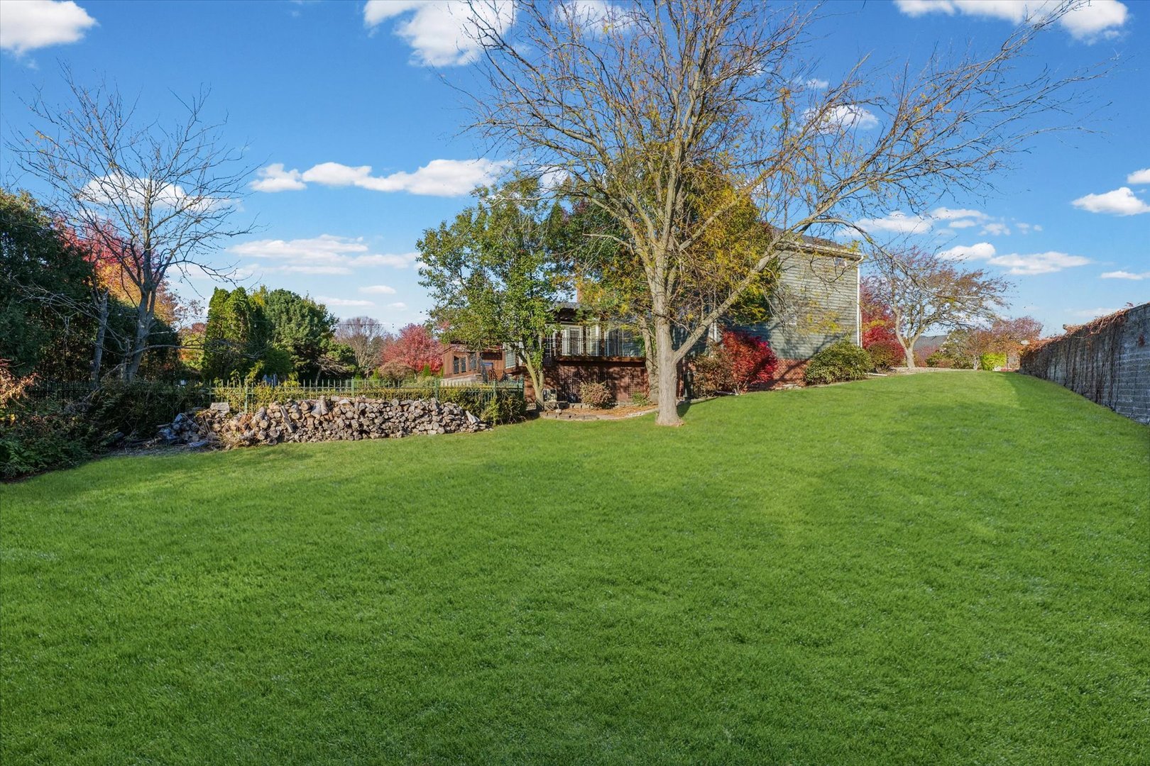 Bloomington, Illinois 61704, United States, 5 Bedrooms Bedrooms, ,5 BathroomsBathrooms,Residential,Active,241425