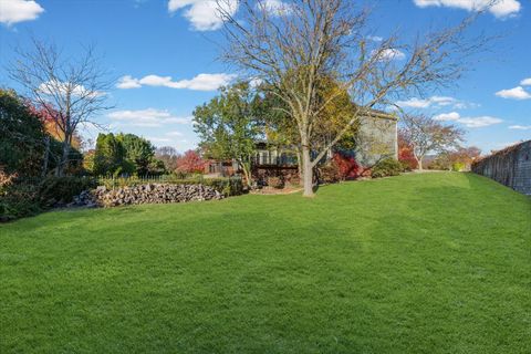 Tiny photo for 1 Windsong Way, Bloomington, IL 61704 (MLS # 12508618)