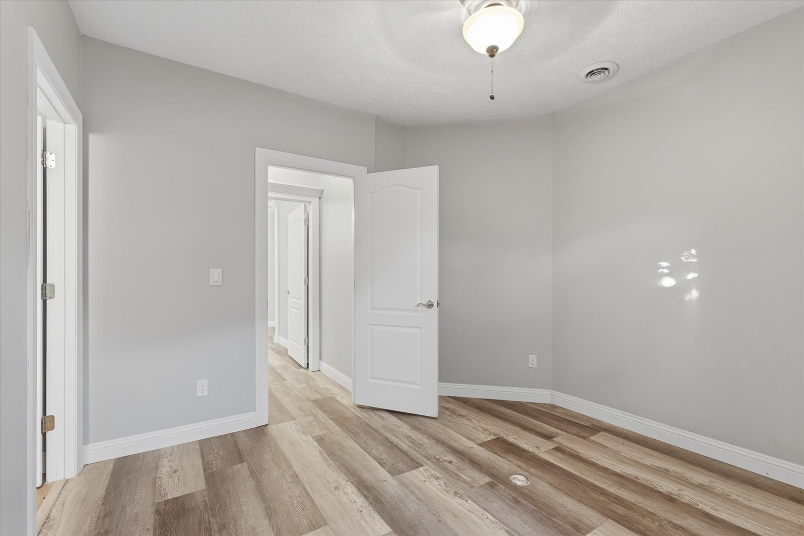 Bloomington, Illinois 61704, United States, 5 Bedrooms Bedrooms, ,5 BathroomsBathrooms,Residential,Active,241425