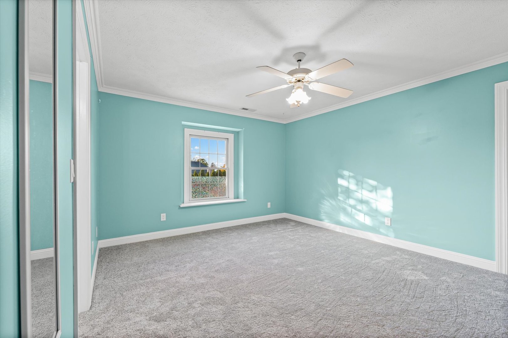 Bloomington, Illinois 61704, United States, 5 Bedrooms Bedrooms, ,5 BathroomsBathrooms,Residential,Active,241425