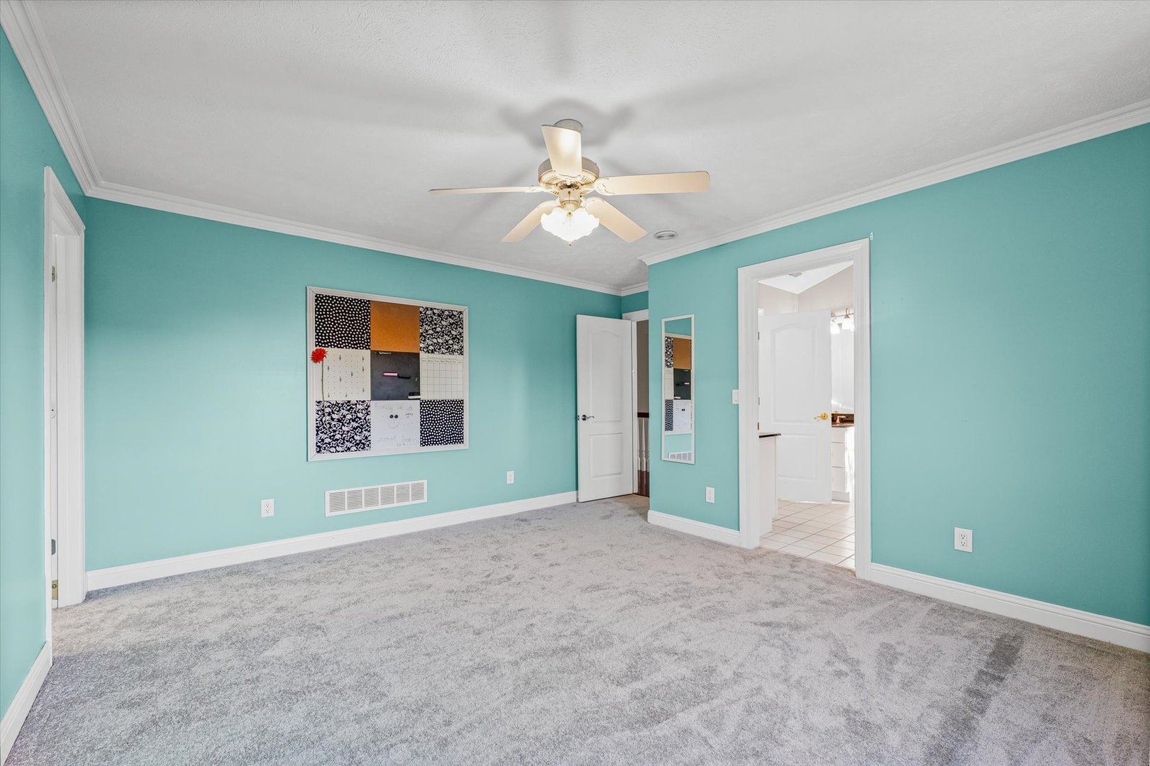 Bloomington, Illinois 61704, United States, 5 Bedrooms Bedrooms, ,5 BathroomsBathrooms,Residential,Active,241425