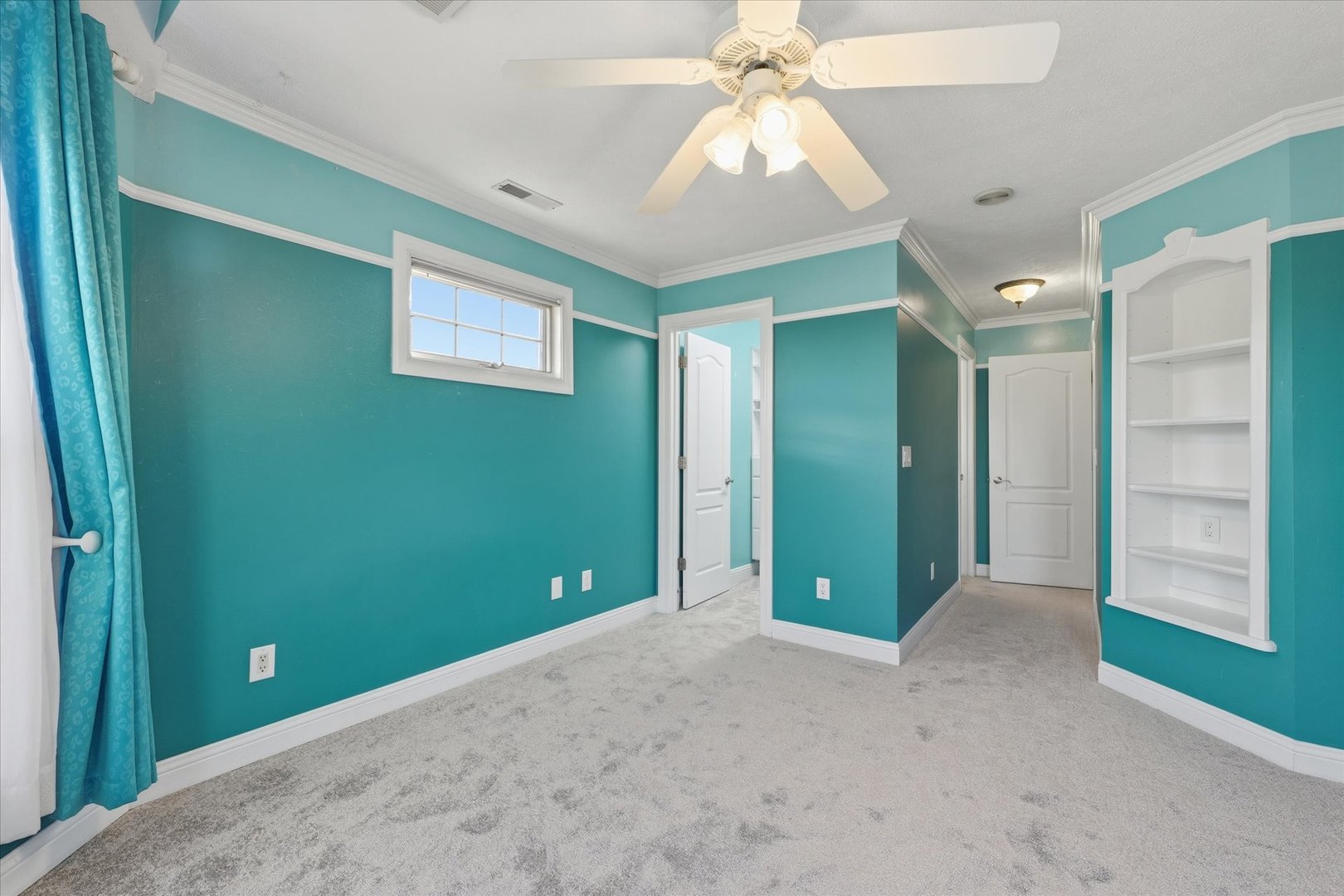 Bloomington, Illinois 61704, United States, 5 Bedrooms Bedrooms, ,5 BathroomsBathrooms,Residential,Active,241425