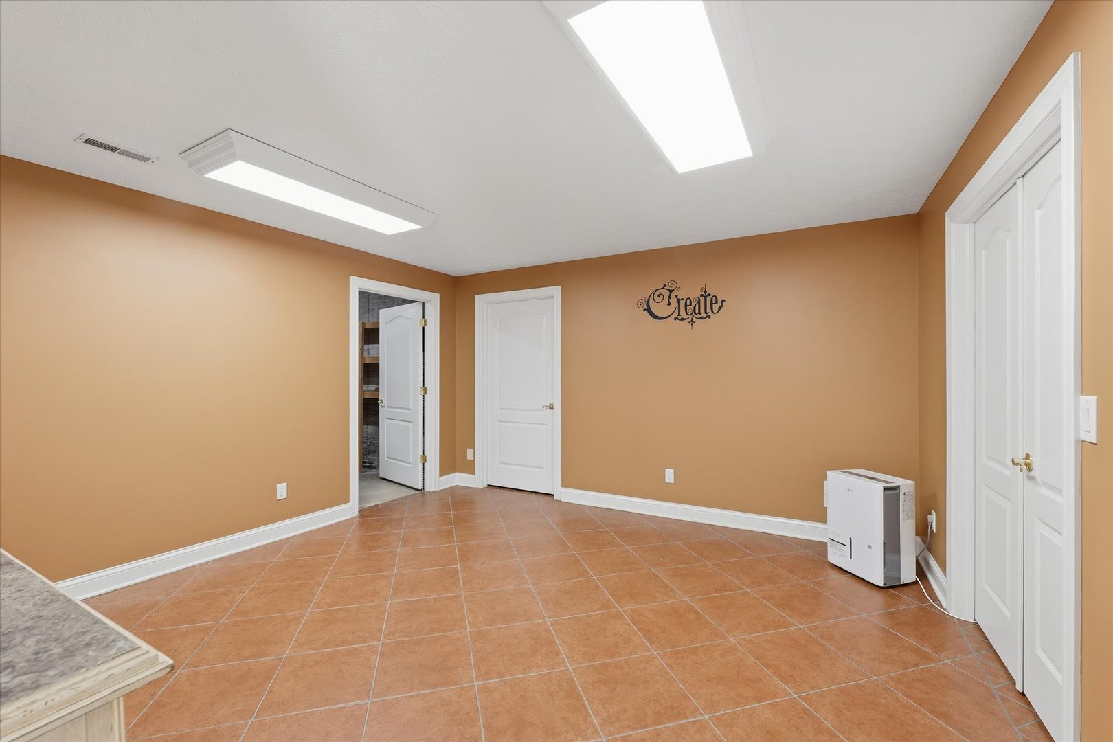 Bloomington, Illinois 61704, United States, 5 Bedrooms Bedrooms, ,5 BathroomsBathrooms,Residential,Active,241425