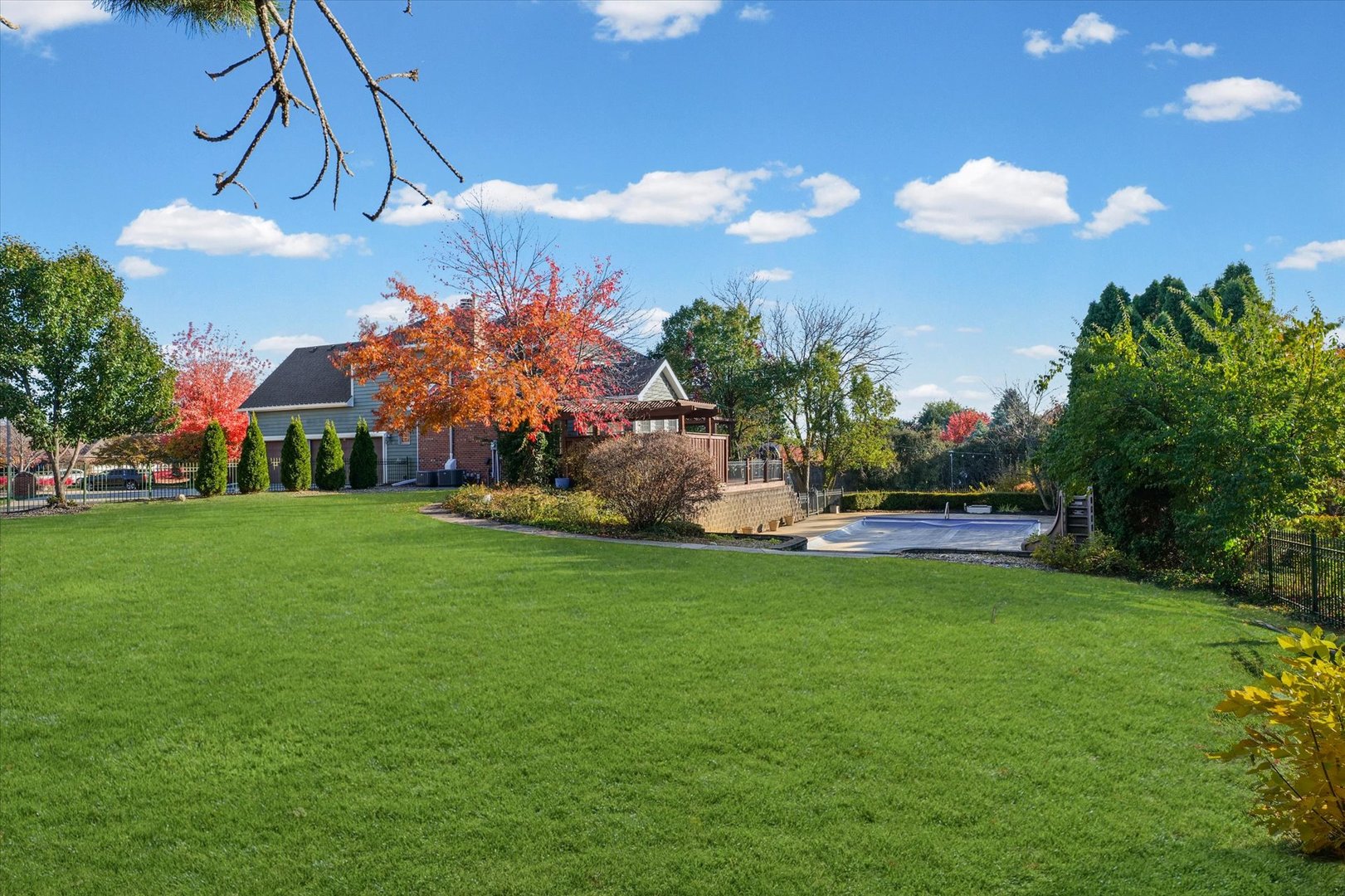 Bloomington, Illinois 61704, United States, 5 Bedrooms Bedrooms, ,5 BathroomsBathrooms,Residential,Active,241425