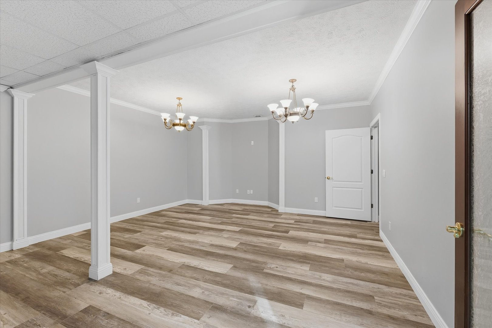 Bloomington, Illinois 61704, United States, 5 Bedrooms Bedrooms, ,5 BathroomsBathrooms,Residential,Active,241425