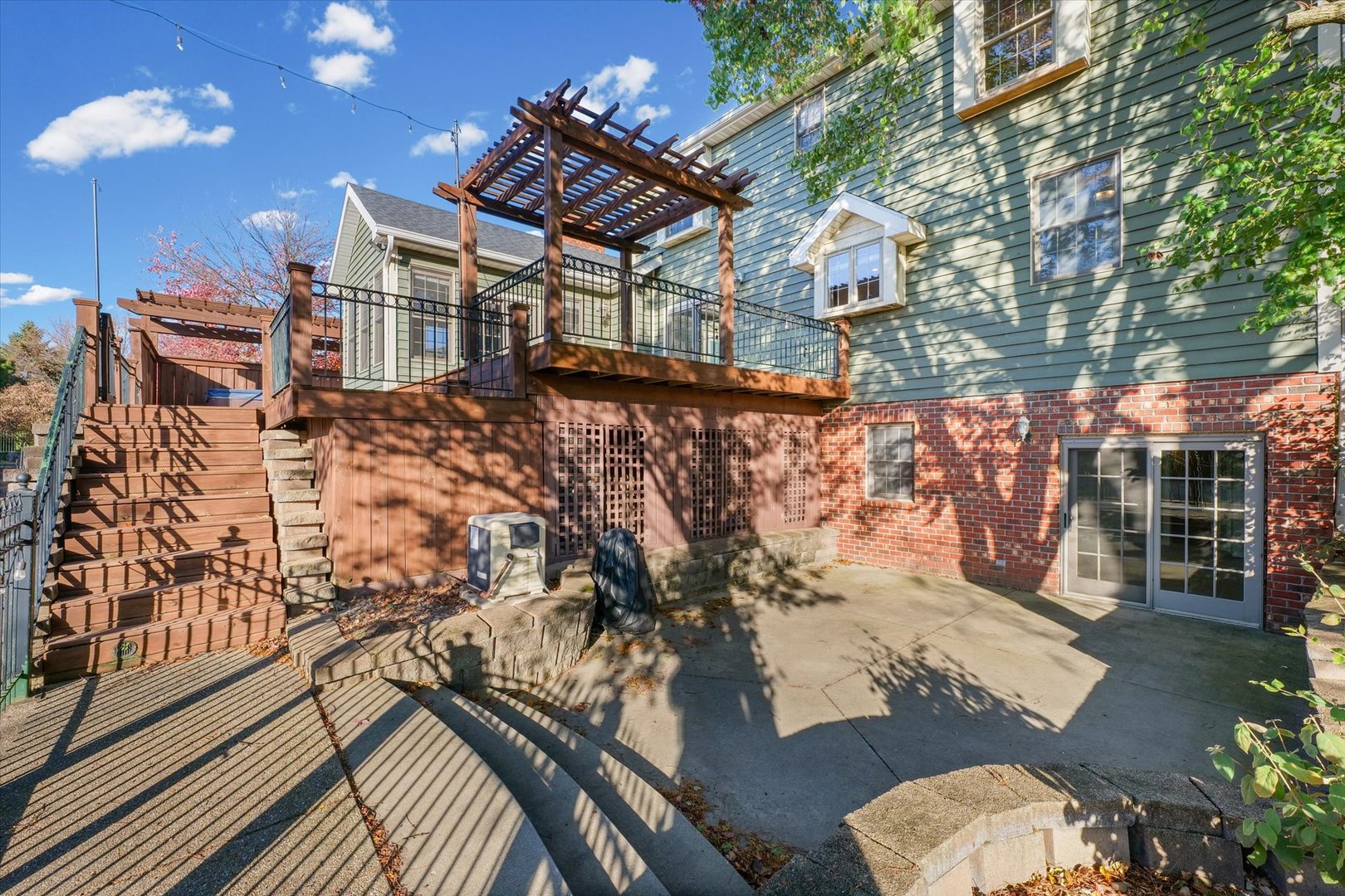 Bloomington, Illinois 61704, United States, 5 Bedrooms Bedrooms, ,5 BathroomsBathrooms,Residential,Active,241425