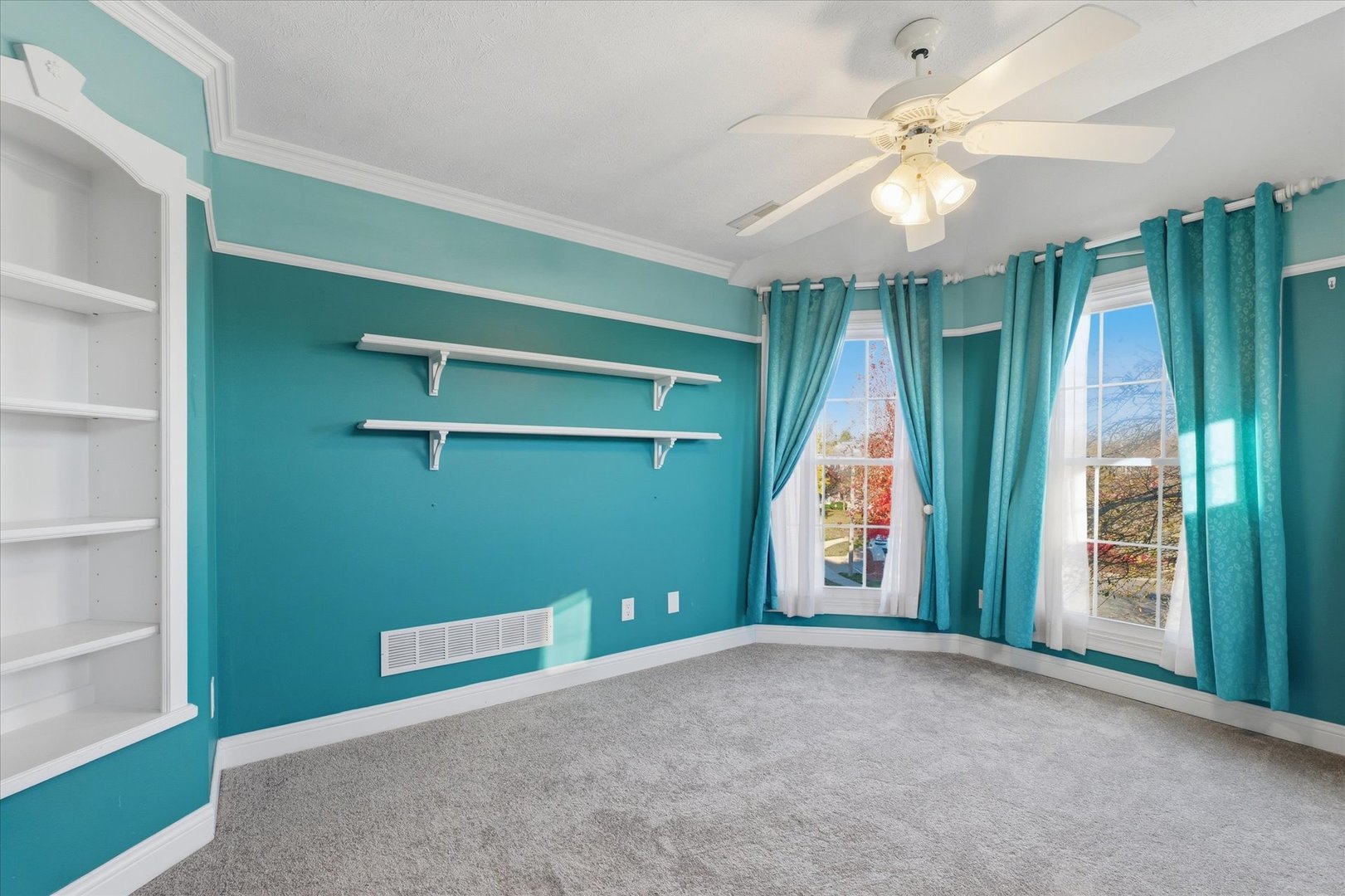 Bloomington, Illinois 61704, United States, 5 Bedrooms Bedrooms, ,5 BathroomsBathrooms,Residential,Active,241425