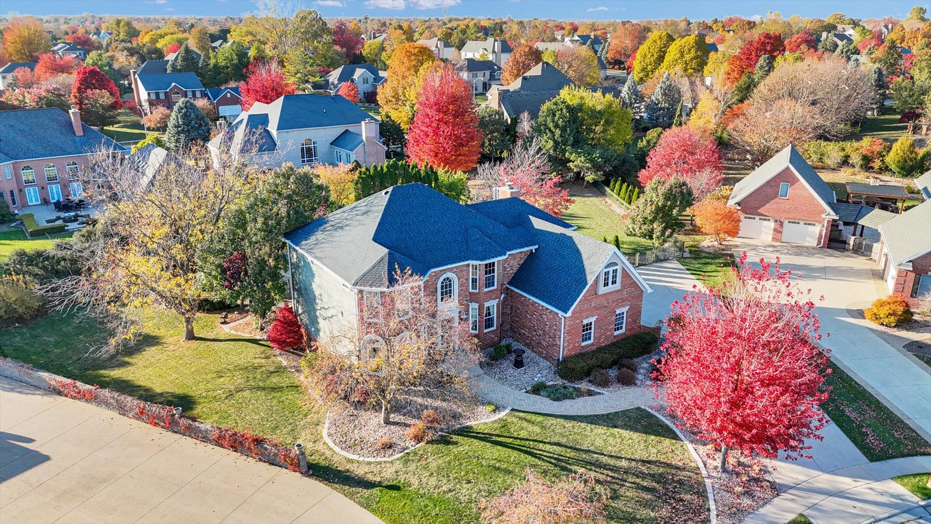 Bloomington, Illinois 61704, United States, 5 Bedrooms Bedrooms, ,5 BathroomsBathrooms,Residential,Active,241425