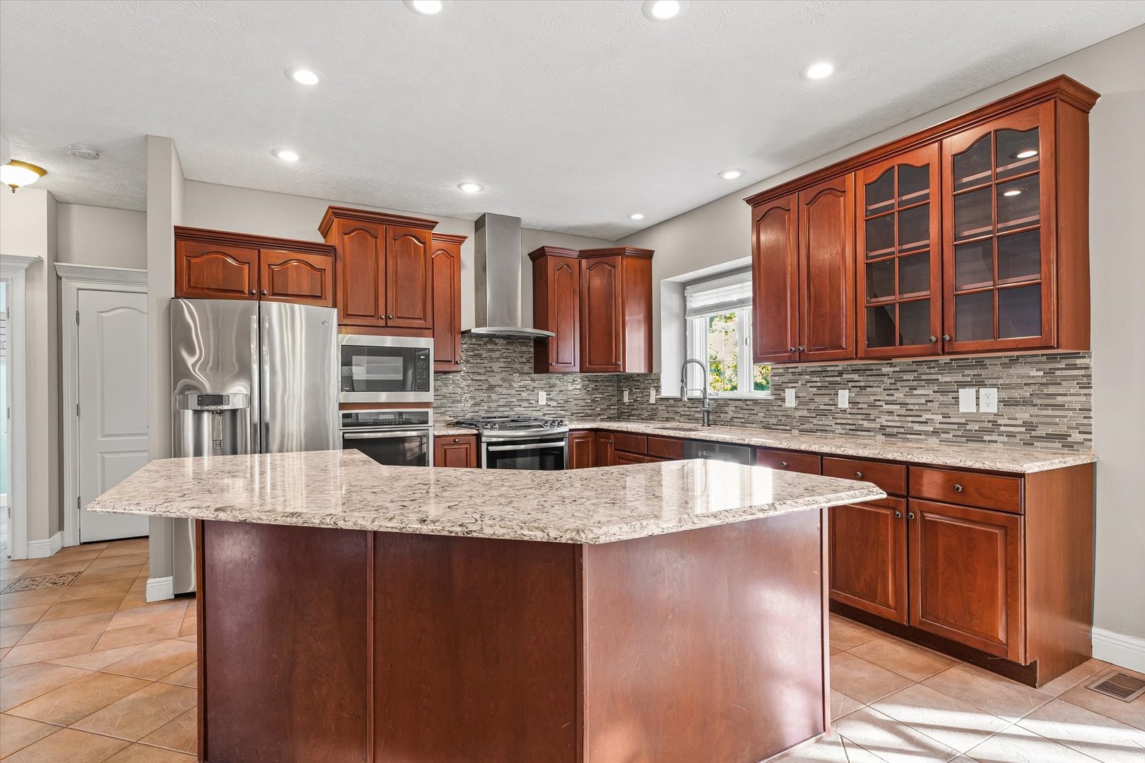 Bloomington, Illinois 61704, United States, 5 Bedrooms Bedrooms, ,5 BathroomsBathrooms,Residential,Active,241425