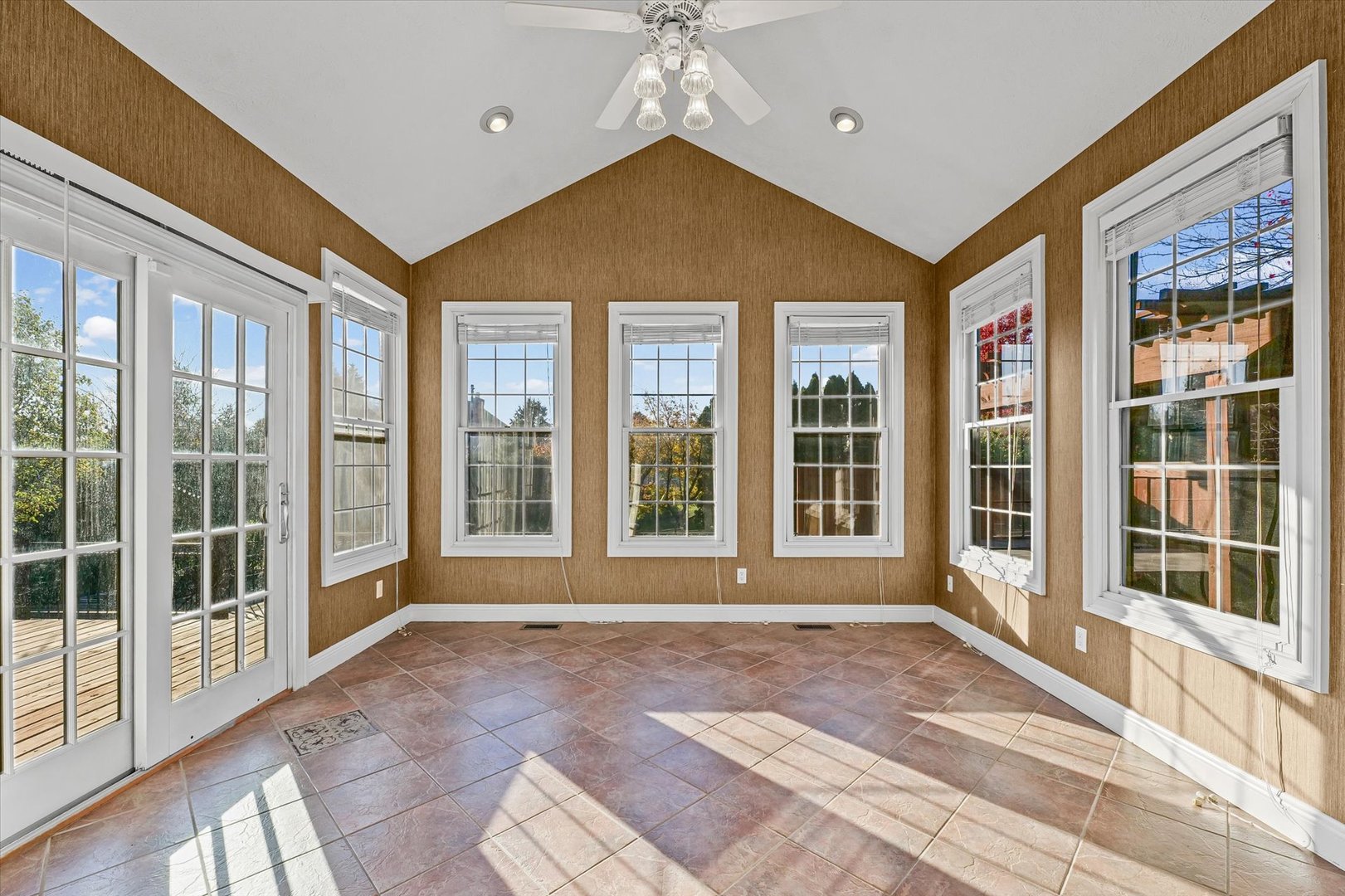 Bloomington, Illinois 61704, United States, 5 Bedrooms Bedrooms, ,5 BathroomsBathrooms,Residential,Active,241425