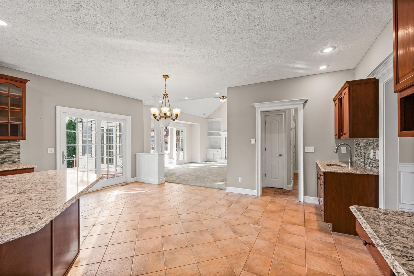 Bloomington, Illinois 61704, United States, 5 Bedrooms Bedrooms, ,5 BathroomsBathrooms,Residential,Active,241425