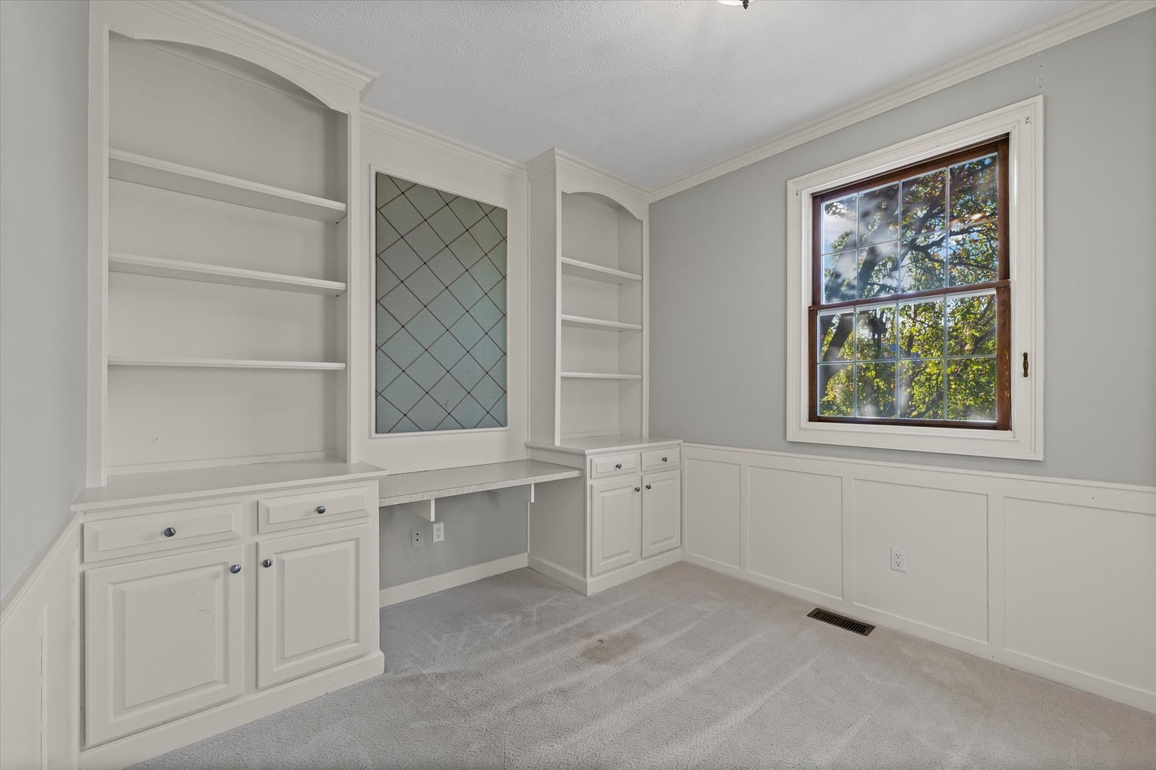 Bloomington, Illinois 61704, United States, 5 Bedrooms Bedrooms, ,5 BathroomsBathrooms,Residential,Active,241425