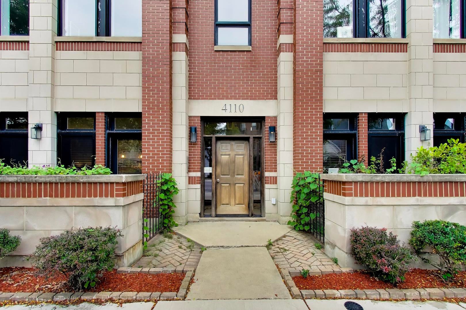 4110 N Western Avenue 4N