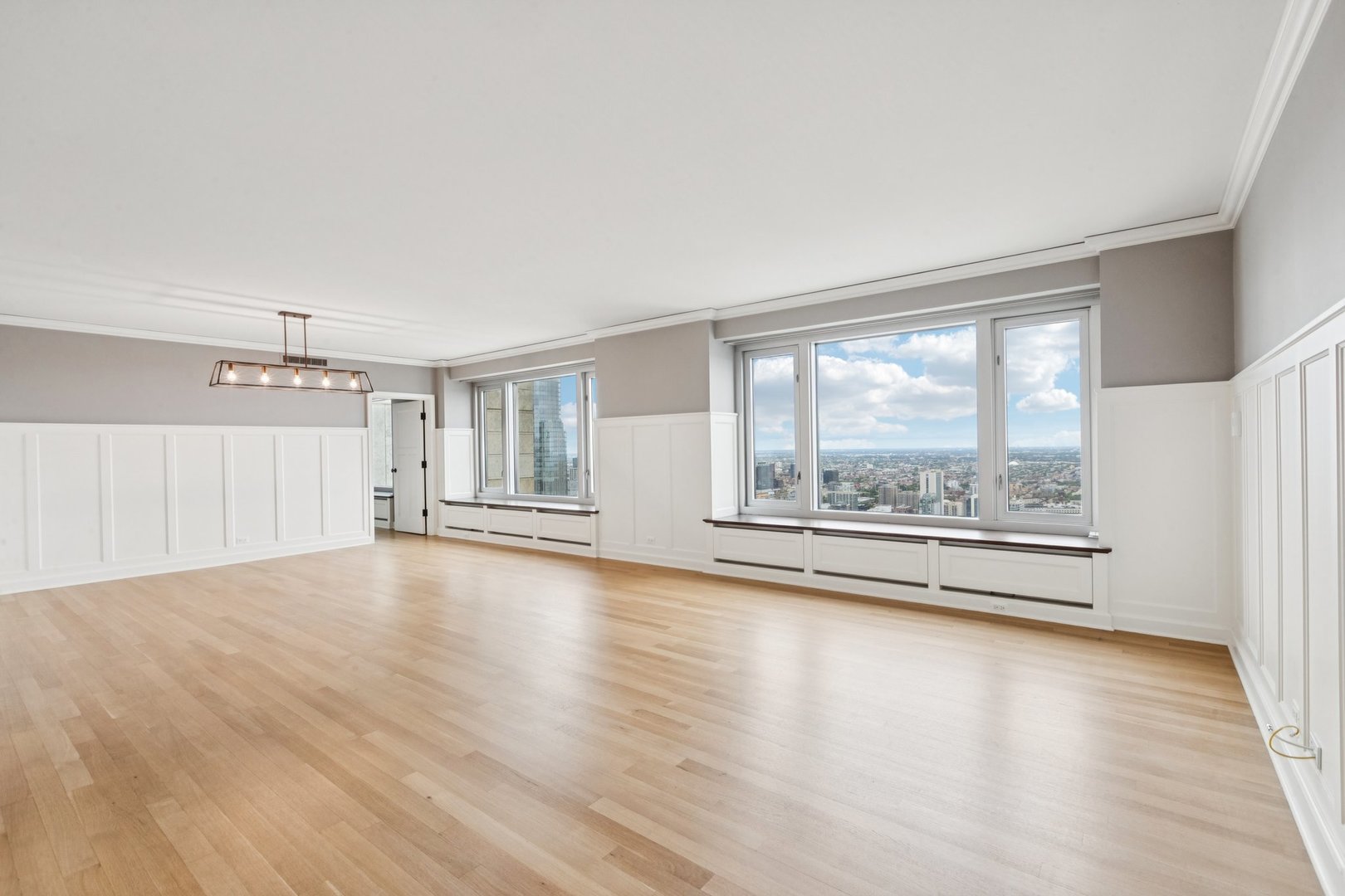 132 E DELAWARE Place 4803