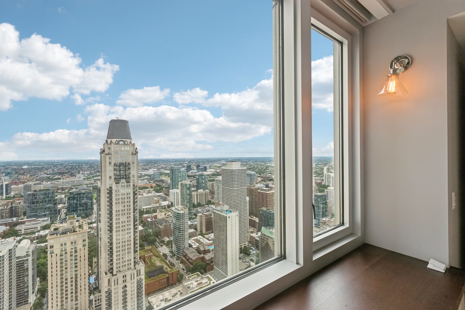 Chicago, Illinois 60611, United States, 2 Bedrooms Bedrooms, ,2 BathroomsBathrooms,Residential,Active,211960