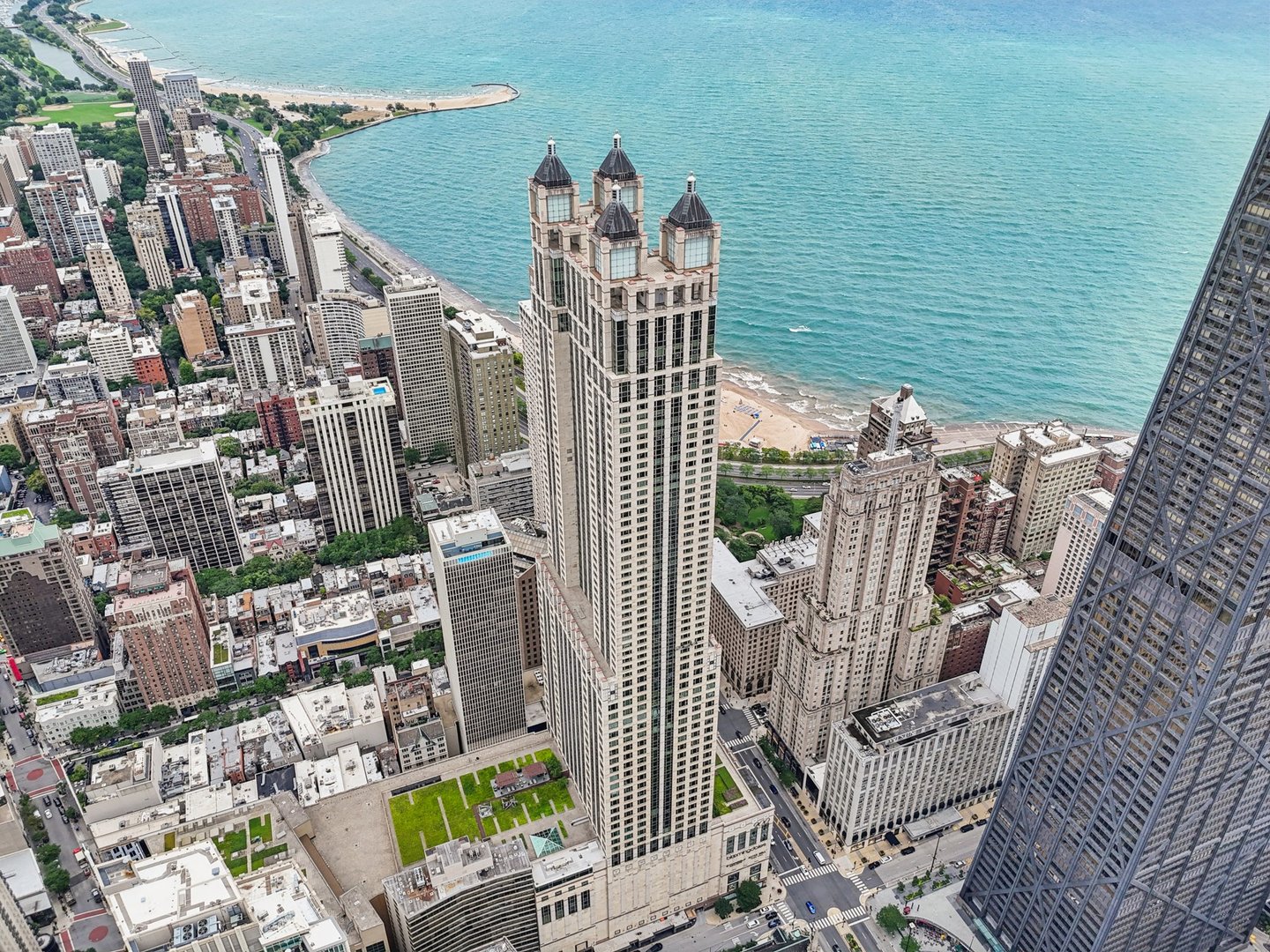 Chicago, Illinois 60611, United States, 2 Bedrooms Bedrooms, ,2 BathroomsBathrooms,Residential,Active,211960