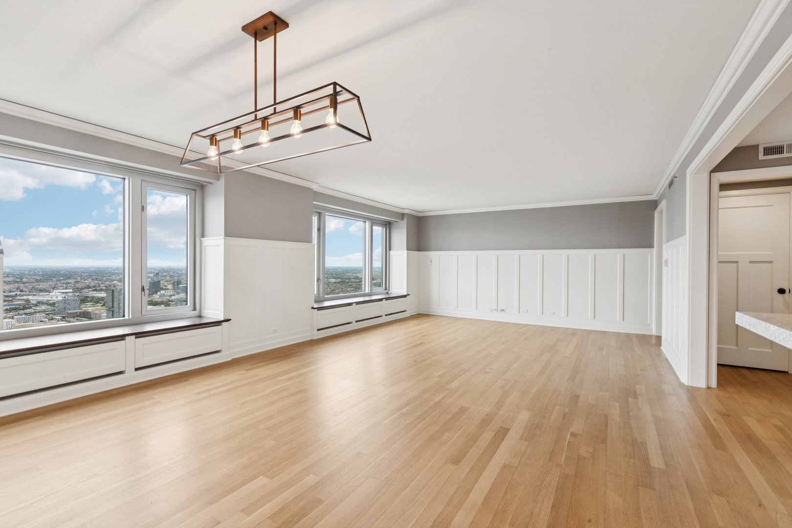 Chicago, Illinois 60611, United States, 2 Bedrooms Bedrooms, ,2 BathroomsBathrooms,Residential,Active,211960