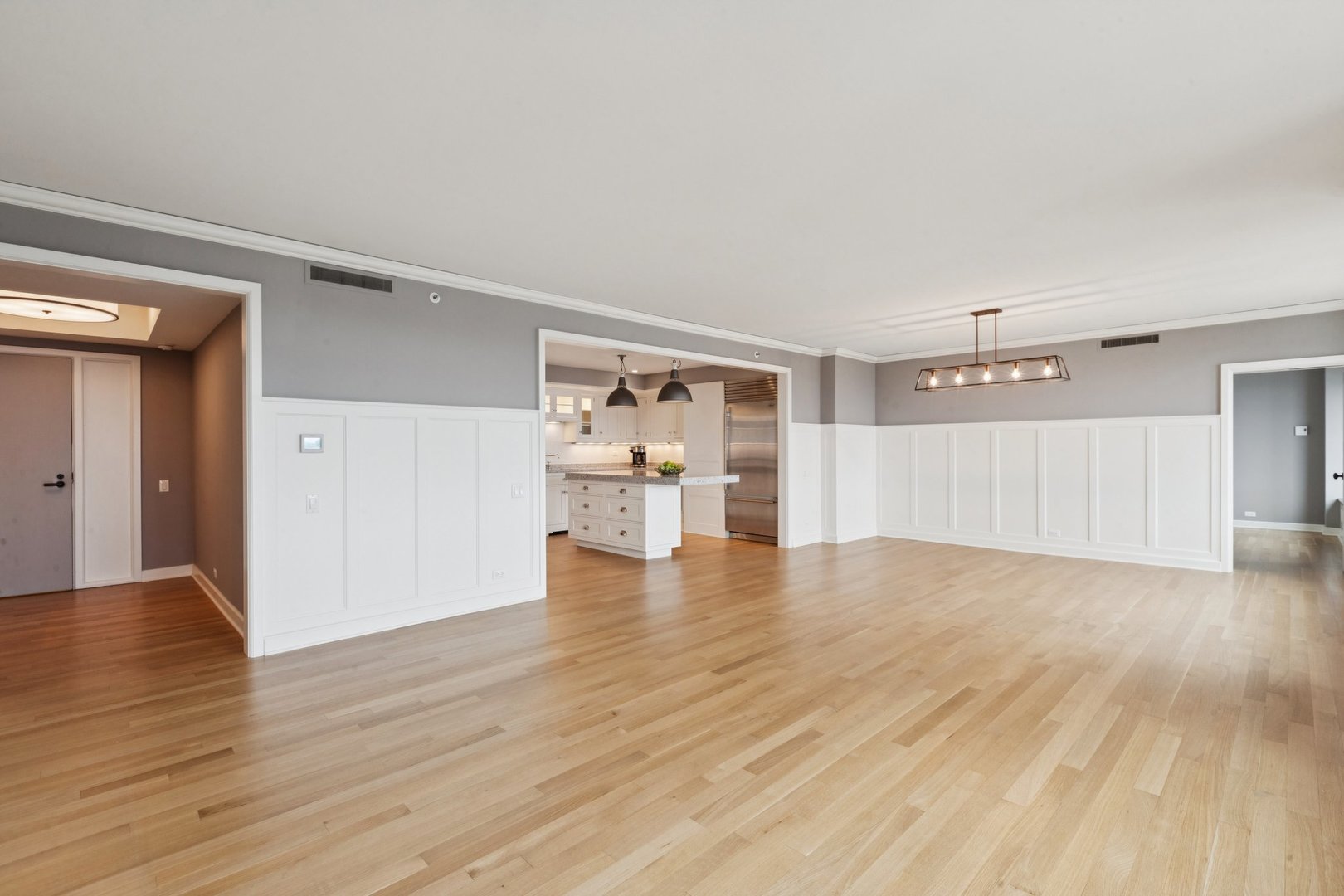 Chicago, Illinois 60611, United States, 2 Bedrooms Bedrooms, ,2 BathroomsBathrooms,Residential,Active,211960