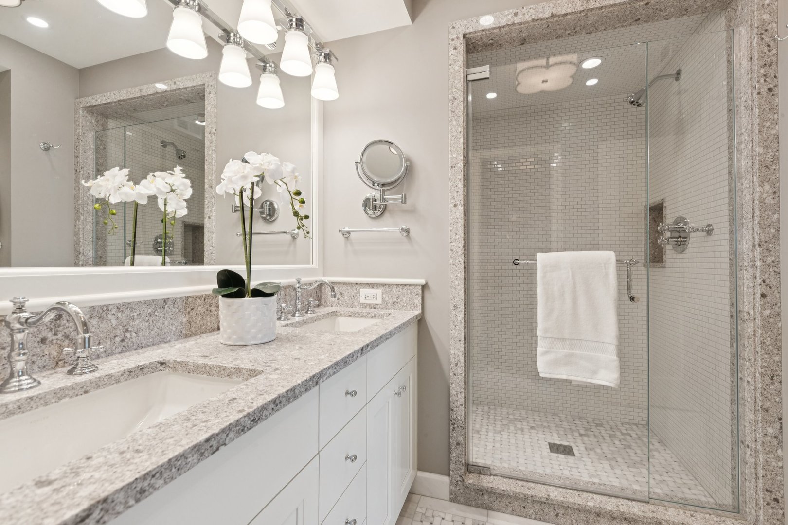 Chicago, Illinois 60611, United States, 2 Bedrooms Bedrooms, ,2 BathroomsBathrooms,Residential,Active,211960