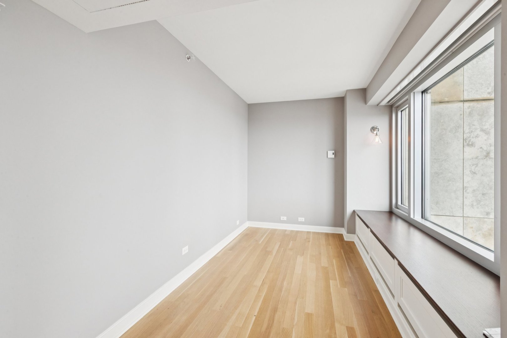 Chicago, Illinois 60611, United States, 2 Bedrooms Bedrooms, ,2 BathroomsBathrooms,Residential,Active,211960