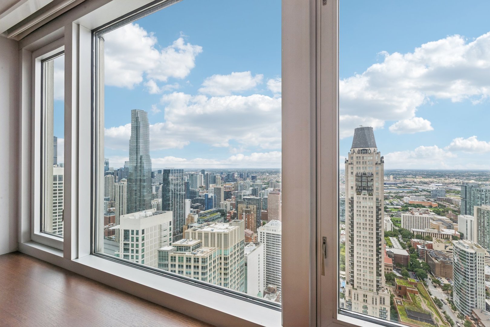 Chicago, Illinois 60611, United States, 2 Bedrooms Bedrooms, ,2 BathroomsBathrooms,Residential,Active,211960