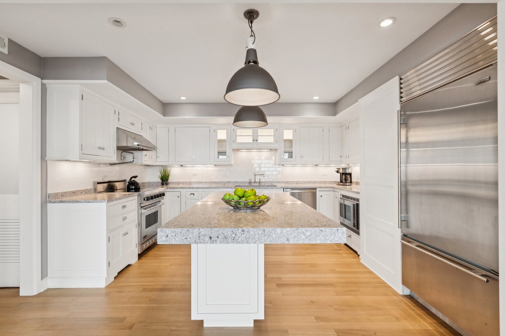 Chicago, Illinois 60611, United States, 2 Bedrooms Bedrooms, ,2 BathroomsBathrooms,Residential,Active,211960