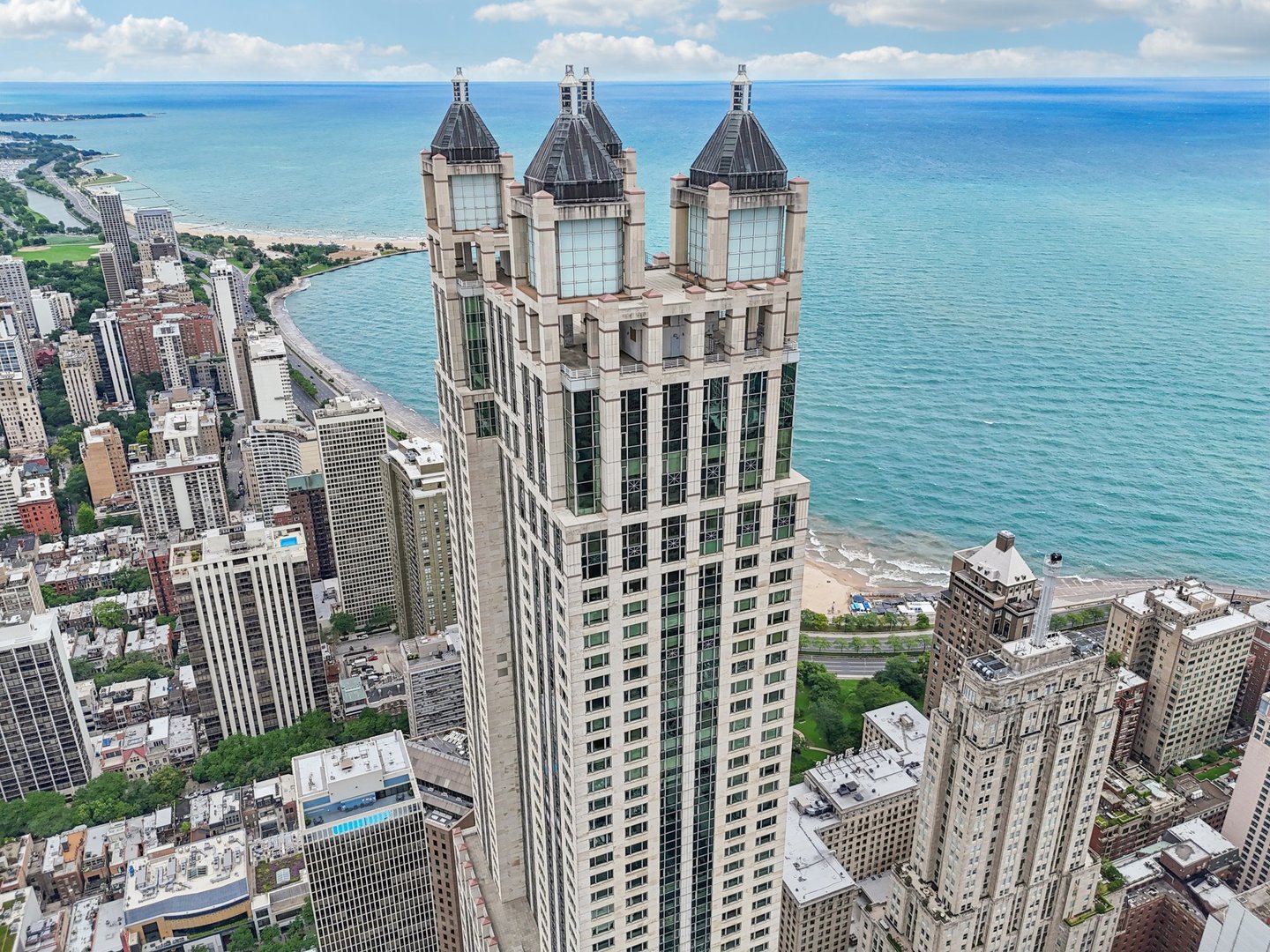 Chicago, Illinois 60611, United States, 2 Bedrooms Bedrooms, ,2 BathroomsBathrooms,Residential,Active,211960