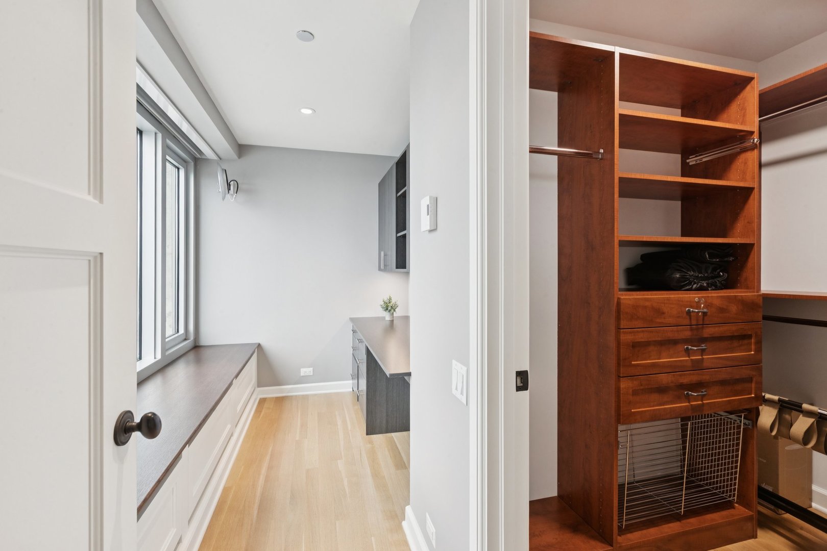 Chicago, Illinois 60611, United States, 2 Bedrooms Bedrooms, ,2 BathroomsBathrooms,Residential,Active,211960