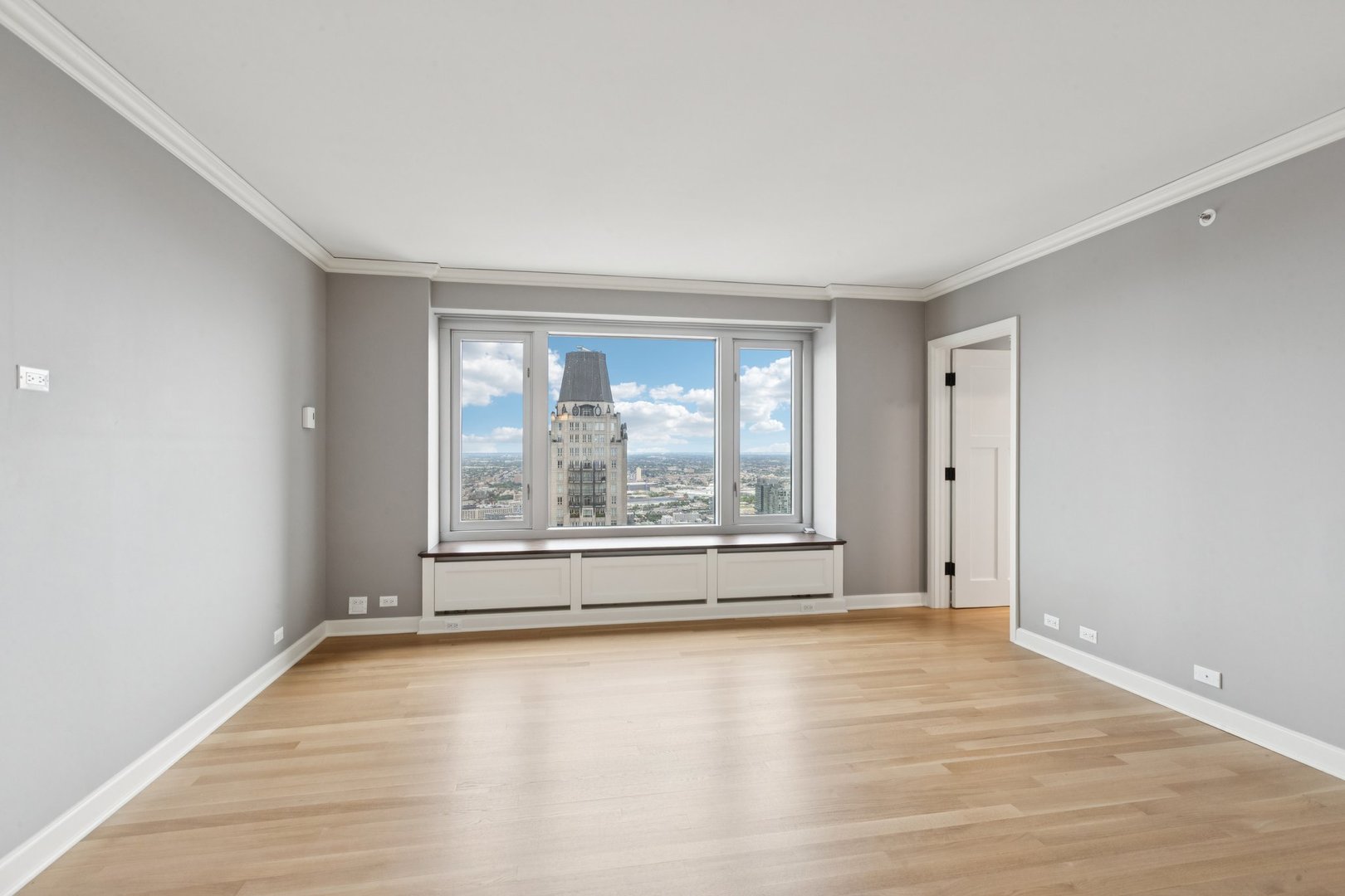 Chicago, Illinois 60611, United States, 2 Bedrooms Bedrooms, ,2 BathroomsBathrooms,Residential,Active,211960