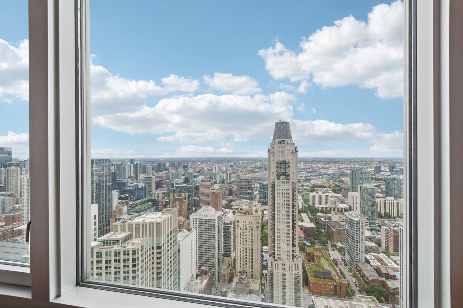 Chicago, Illinois 60611, United States, 2 Bedrooms Bedrooms, ,2 BathroomsBathrooms,Residential,Active,211960