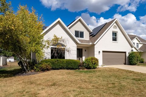 Photo of 10 Prenzler Drive, Bloomington, IL 61704 (MLS # 12490742)