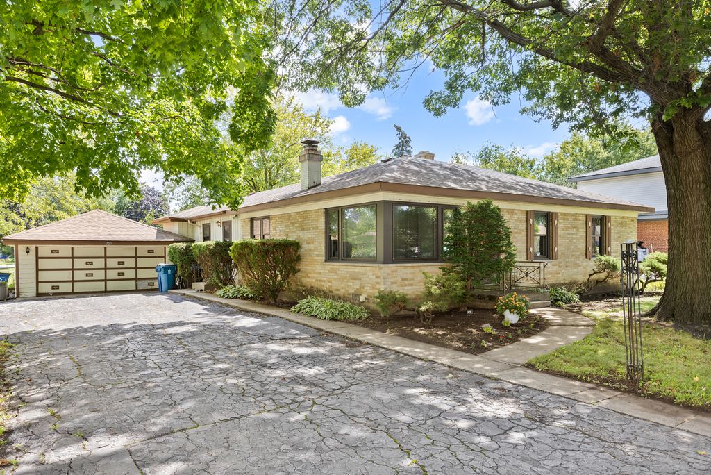 Photo for 259 PINE Lane, Bensenville, IL 60106 (MLS # 12459594)