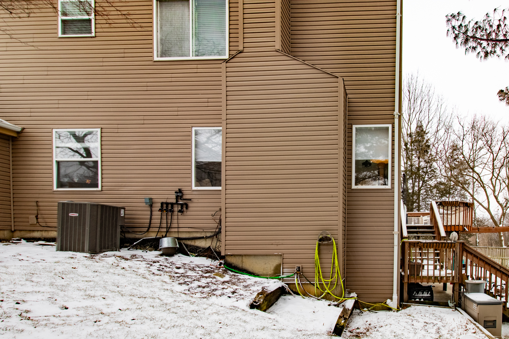 2220 N HILLCREST Court