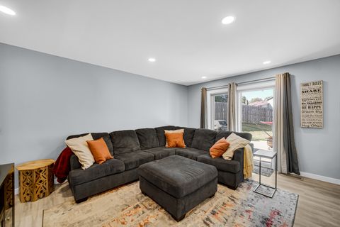 Tiny photo for 1028 W Park Place Drive, Bartlett, IL 60103 (MLS # 12483366)