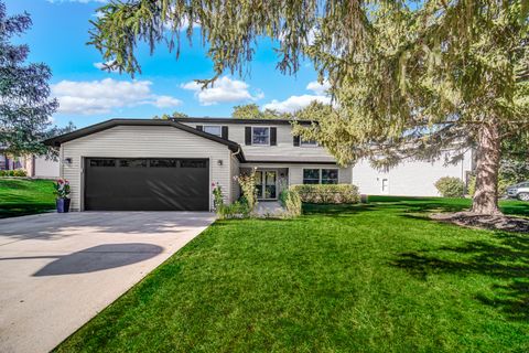 Photo of 1028 W Park Place Drive, Bartlett, IL 60103 (MLS # 12483366)