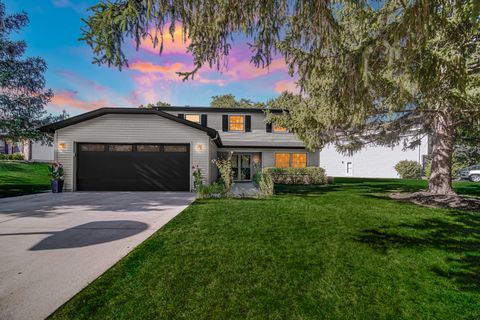 Tiny photo for 1028 W Park Place Drive, Bartlett, IL 60103 (MLS # 12483366)