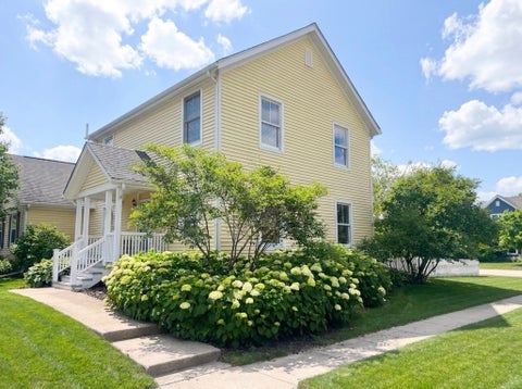 Photo of 1501 Amos Bennett Street, Grayslake, IL 60030 (MLS # 12713496)