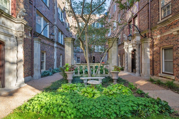 1219 HULL TER APT 2C, EVANSTON, IL 60202 - Image edbcfd9617fb594ce363c64a0653cebb/3606897292
