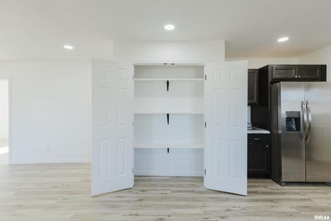 Tiny photo for 1012 N LOGAN Street, Marion, IL 62959 (MLS # QC4269711)