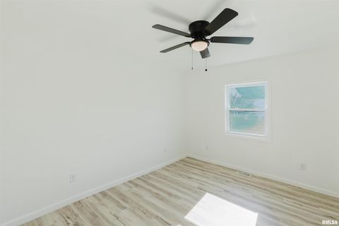 Tiny photo for 1012 N LOGAN Street, Marion, IL 62959 (MLS # QC4269711)