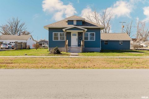 Photo of 1012 N LOGAN Street, Marion, IL 62959 (MLS # QC4269711)