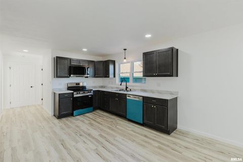 Tiny photo for 1012 N LOGAN Street, Marion, IL 62959 (MLS # QC4269711)