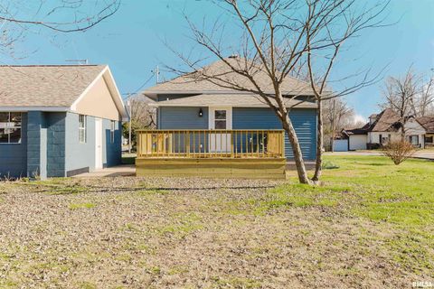 Tiny photo for 1012 N LOGAN Street, Marion, IL 62959 (MLS # QC4269711)