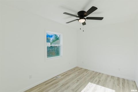 Tiny photo for 1012 N LOGAN Street, Marion, IL 62959 (MLS # QC4269711)