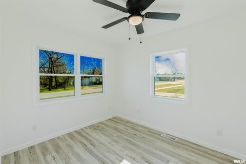 Tiny photo for 1012 N LOGAN Street, Marion, IL 62959 (MLS # QC4269711)