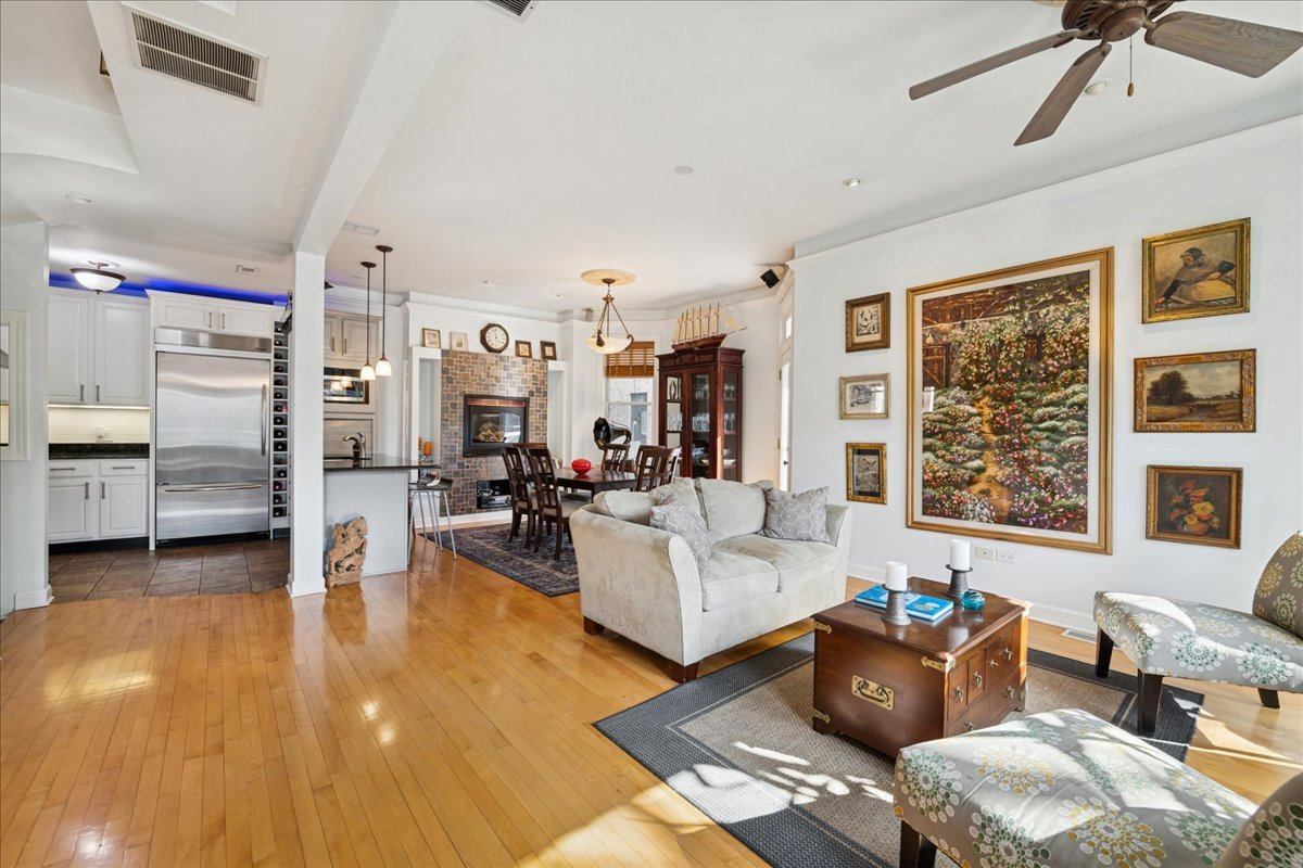 1260 W Winnemac Avenue