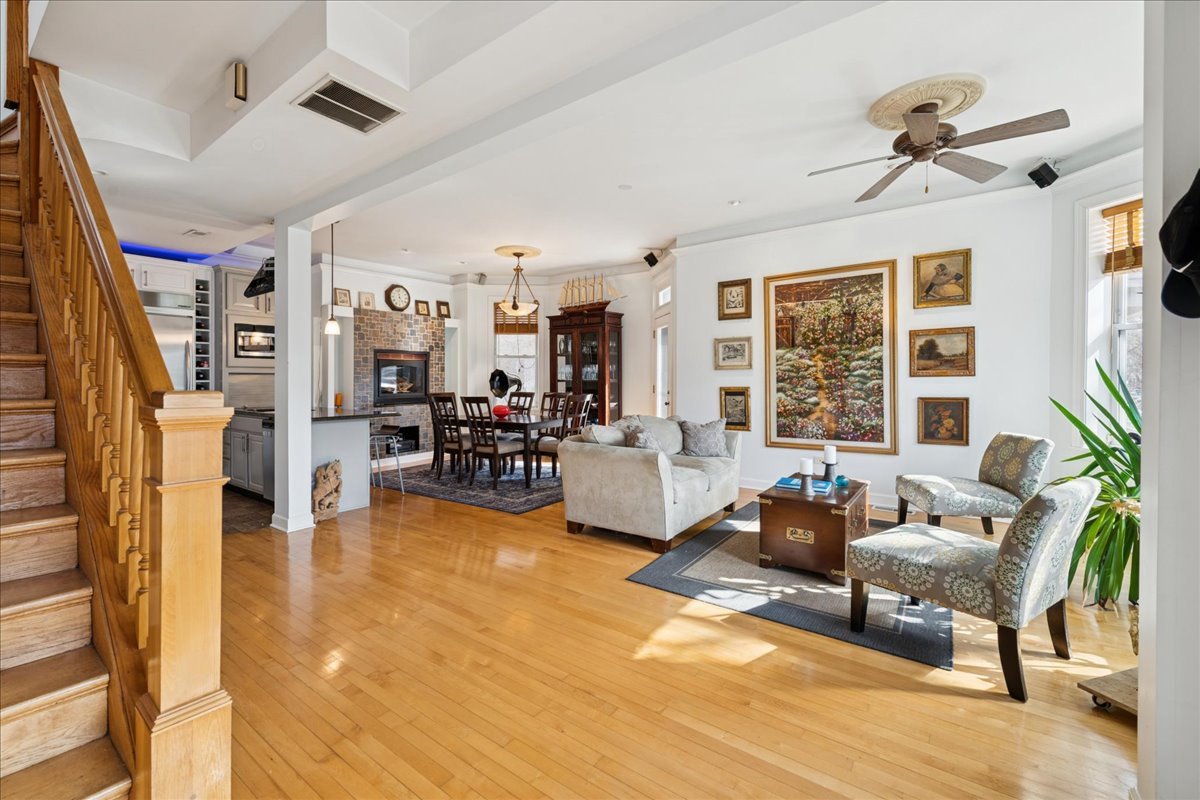 1260 W Winnemac Avenue