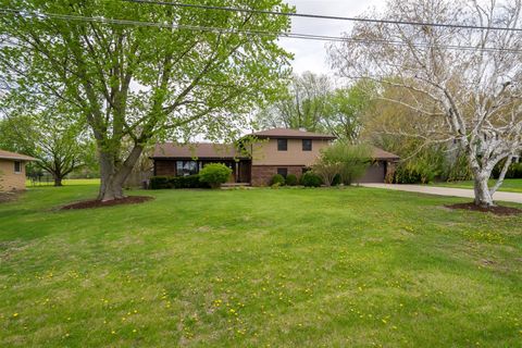 Tiny photo for 1102 Countryside Lane, Pontiac, IL 61764 (MLS # 12591651)