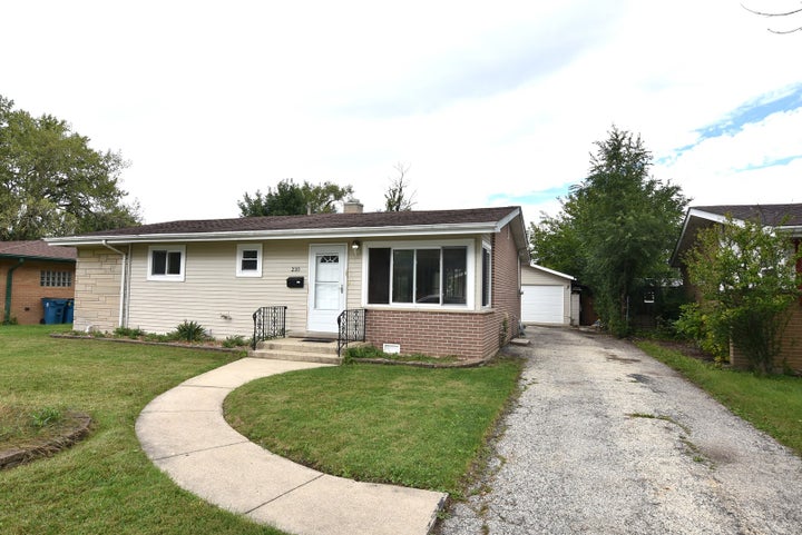 Photo 1 of 48 — 210 E MYRICK Avenue, Addison, IL 60101