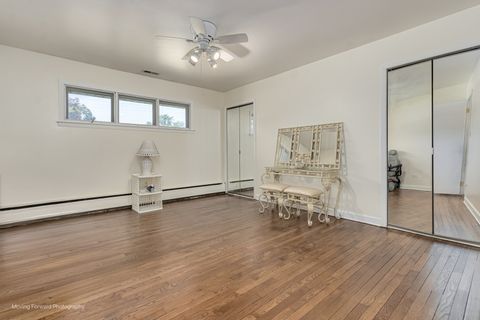Tiny photo for 125 N Oak Leaf Drive, Addison, IL 60101 (MLS # 12454418)